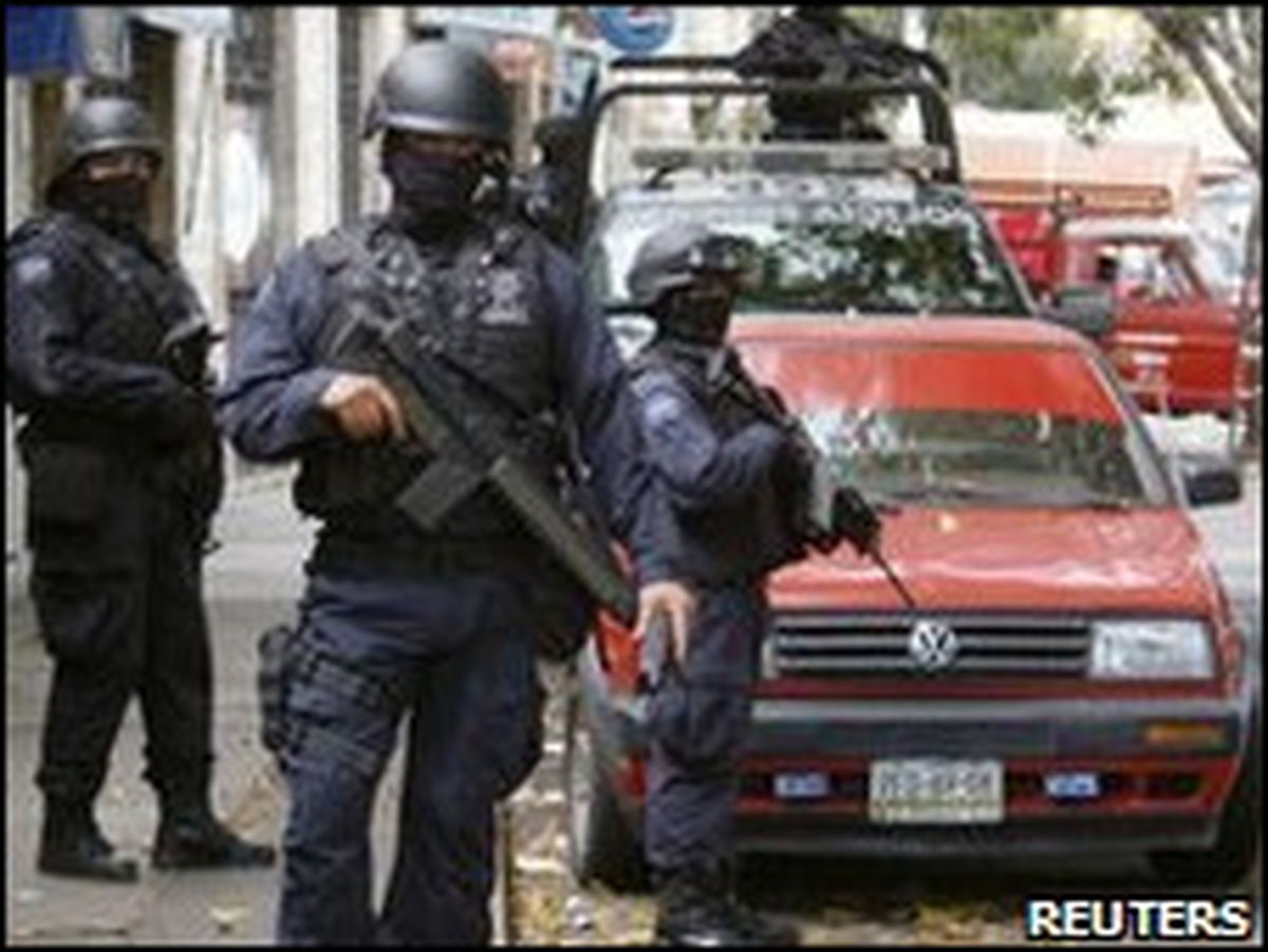 ده درصد افسران پلیس مکزیک بدلیل فساد اخراج شدند