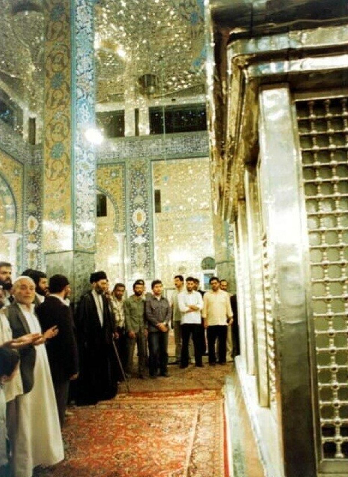 عکس/ رهبر انقلاب درحرم حضرت‌زینب(س)