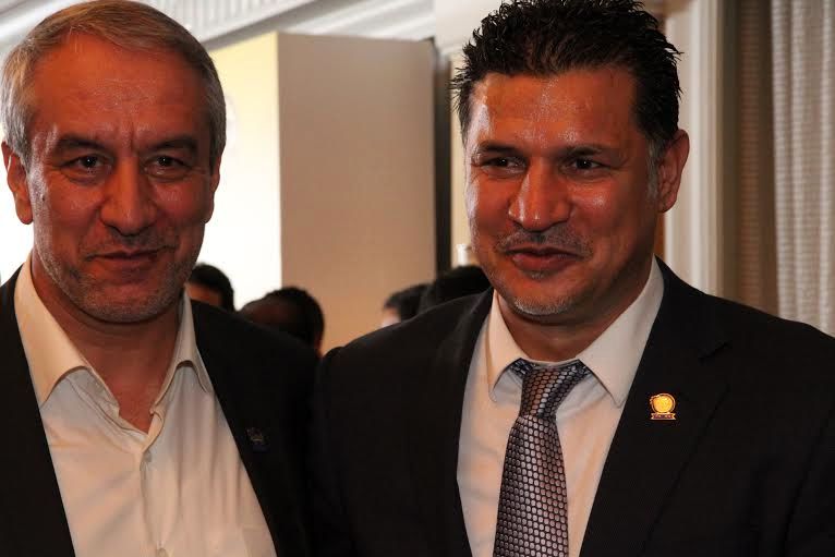 آشتی‎کنان دایی و کفاشیان در خارج/عکس