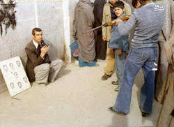 عکس: تفریح مردم با عکس شاه پهلوی