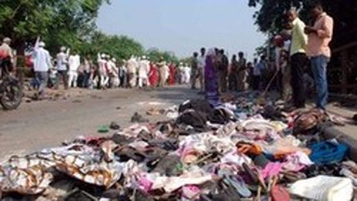 ازدحام جمعیت هنگام توزیع کمک‌های غذایی قربانی گرفت!