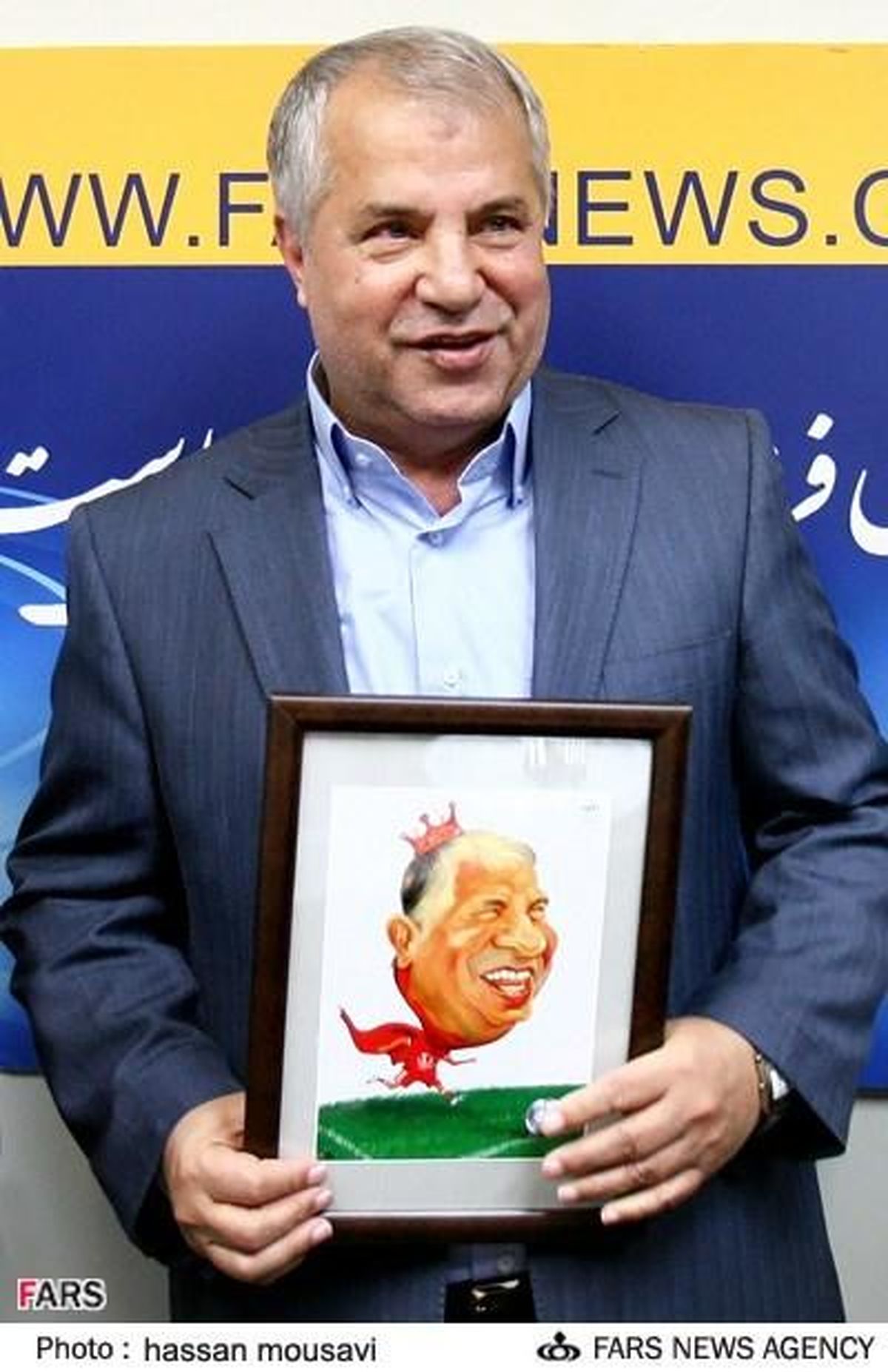 عکس/هدیه جالب یک کاریکاتوریست به پروین