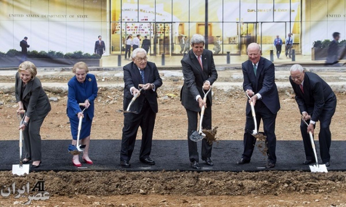 وزرای خارجه آمریکا درحال بیل زدن!/عکس