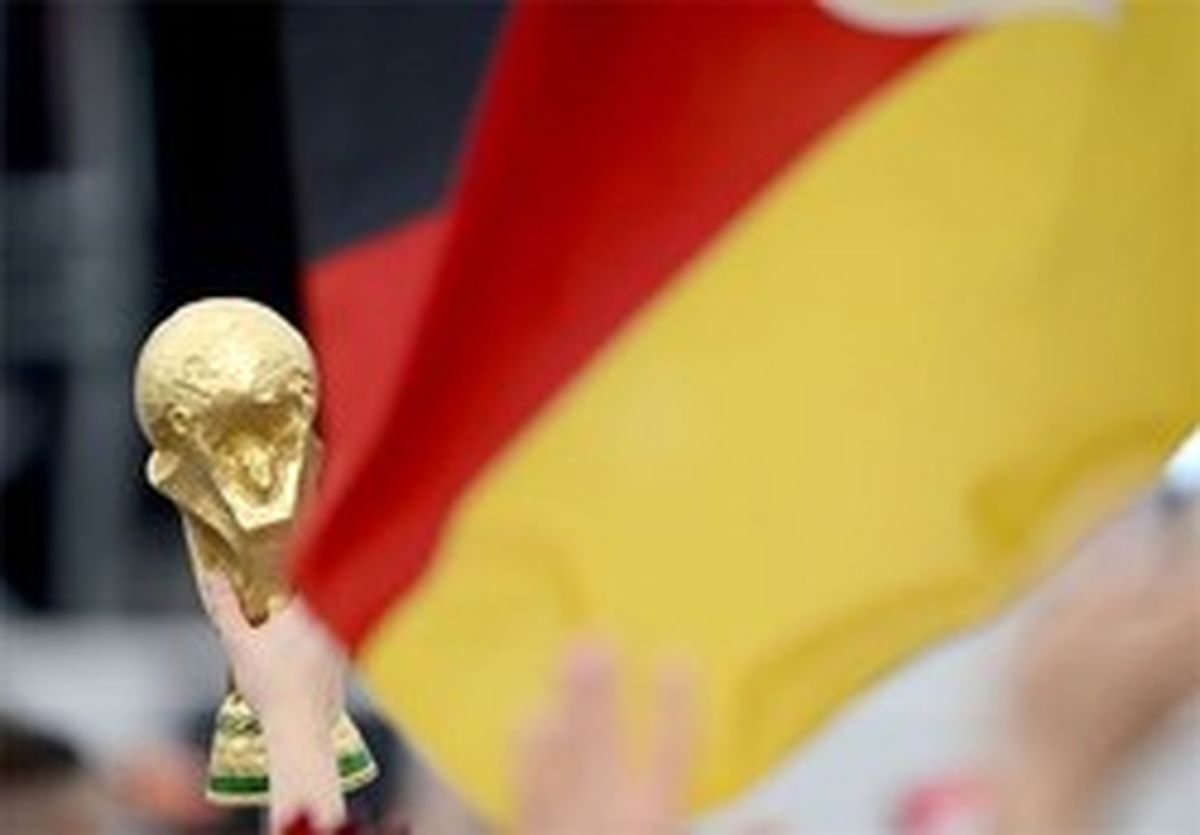 هوادار آلمانی با تراکتور به روسیه رفت +عکس