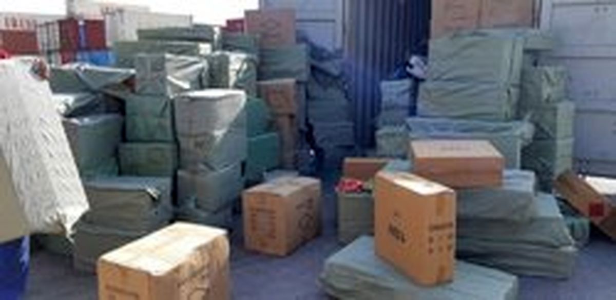 عکس: کشف دو کانتیر ترقه در گمرک گناوه