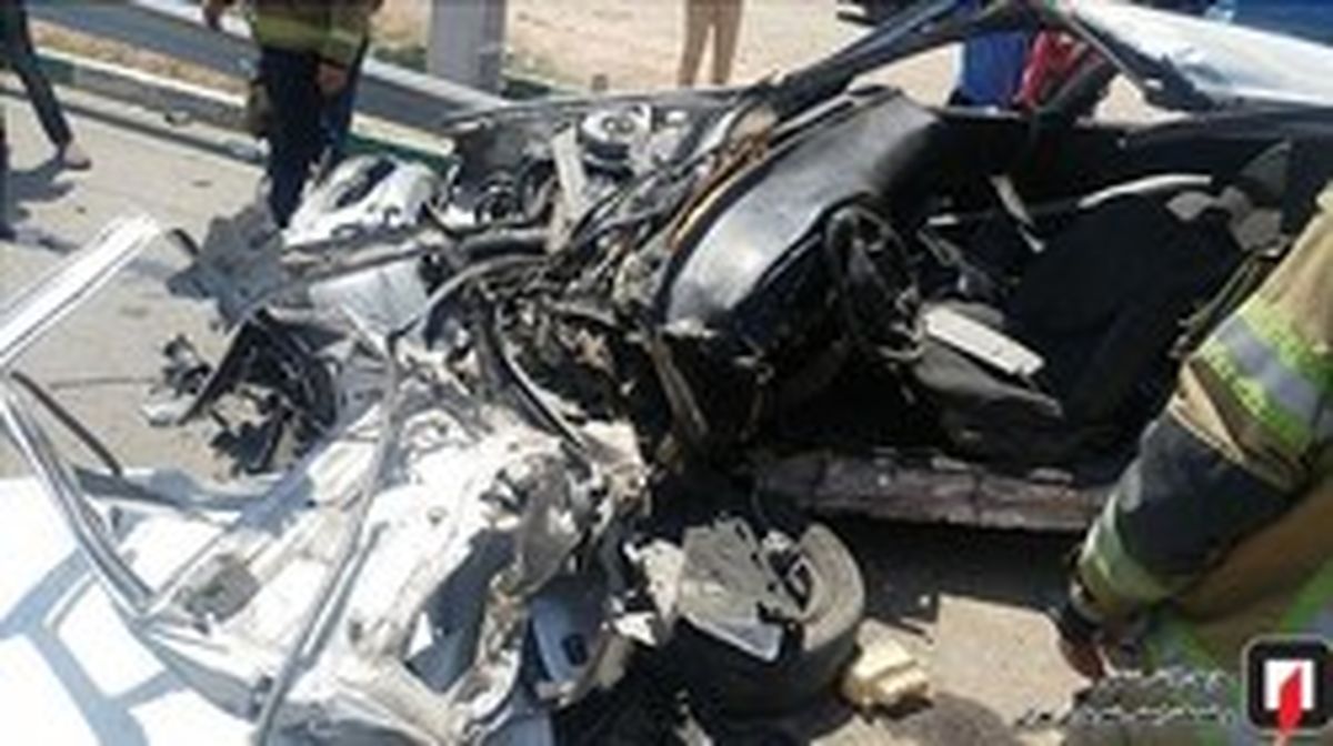 پرت شدن ۴ سرنشین پژو پس از متلاشی شدن! +تصاویر