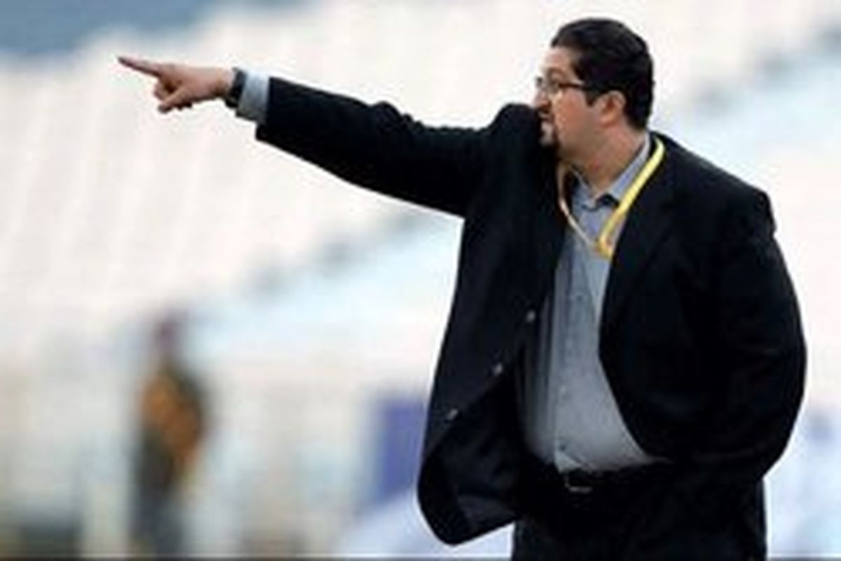 سرمربی نفت تهران به نشست خبری نیامد