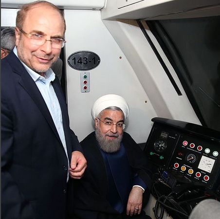 عکس: قالیباف و روحانی در اتاق راننده مترو