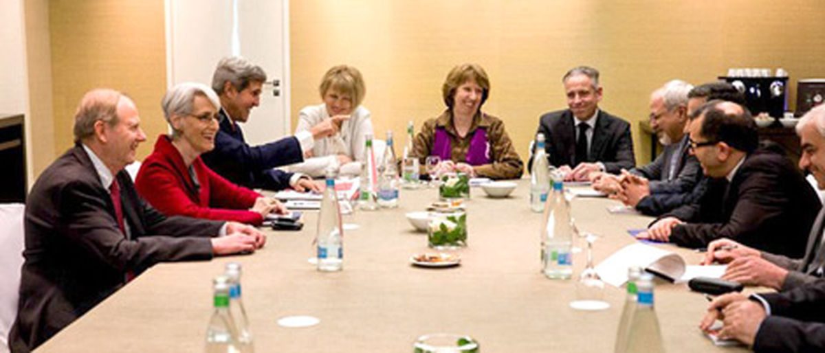 عکس/ اشاره کری به سوی ظریف