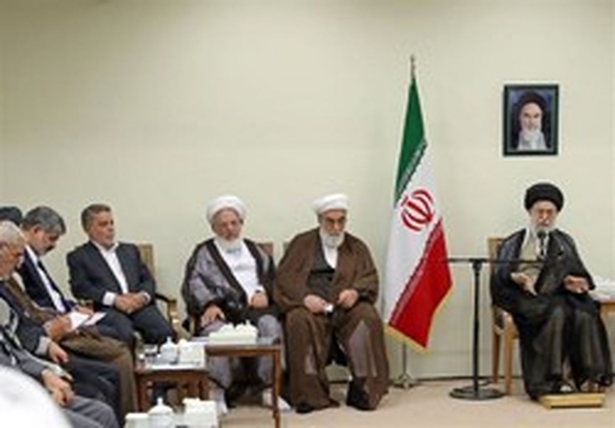 وظیفه مسئولان تقویت روحیه انقلابی در جوانان است/ جریان انقلابی نباید در محیط‌های دانشگاهی تضعیف شود