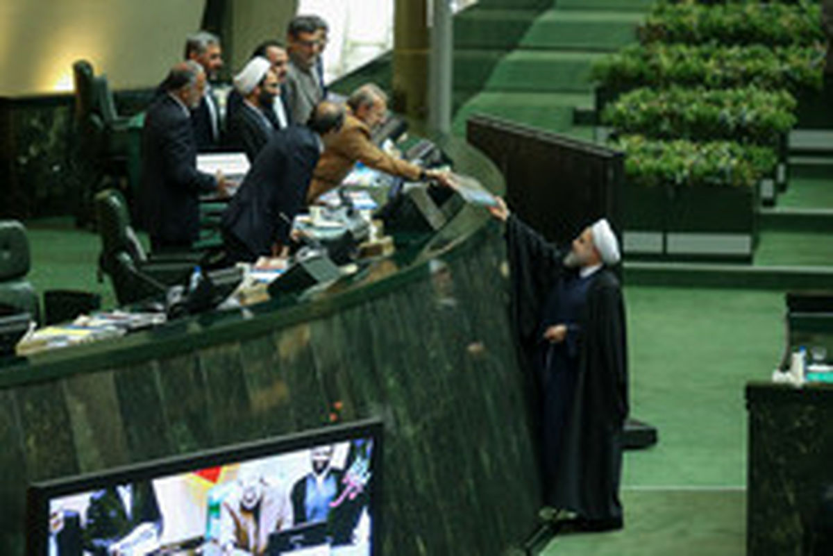 روحانی برای تقدیم لایحه بودجه ۹۷ به مجلس می‌رود