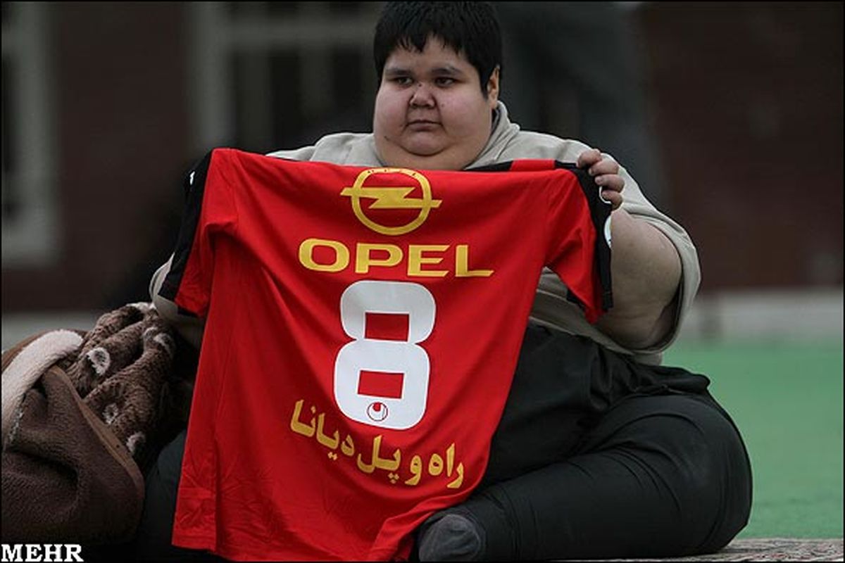 عکس/ طرفدار سنگین وزن پرسپولیس و کریمی