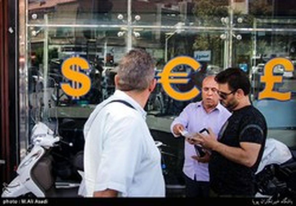 فروش دلار ۱۲۸۰۰ تومانی در صرافی‌های مجاز