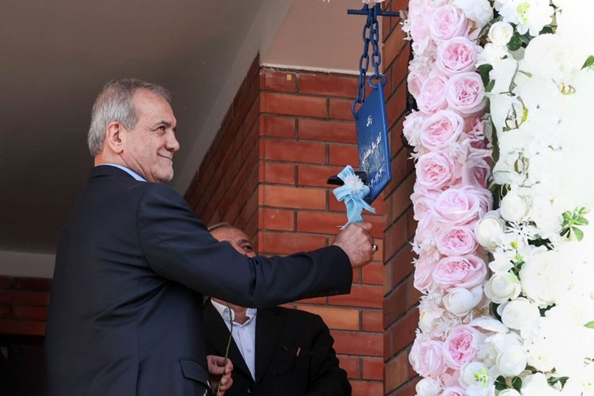  رئیس‌جمهور زنگ آغاز سال تحصیلی جدید را به صدا درآورد