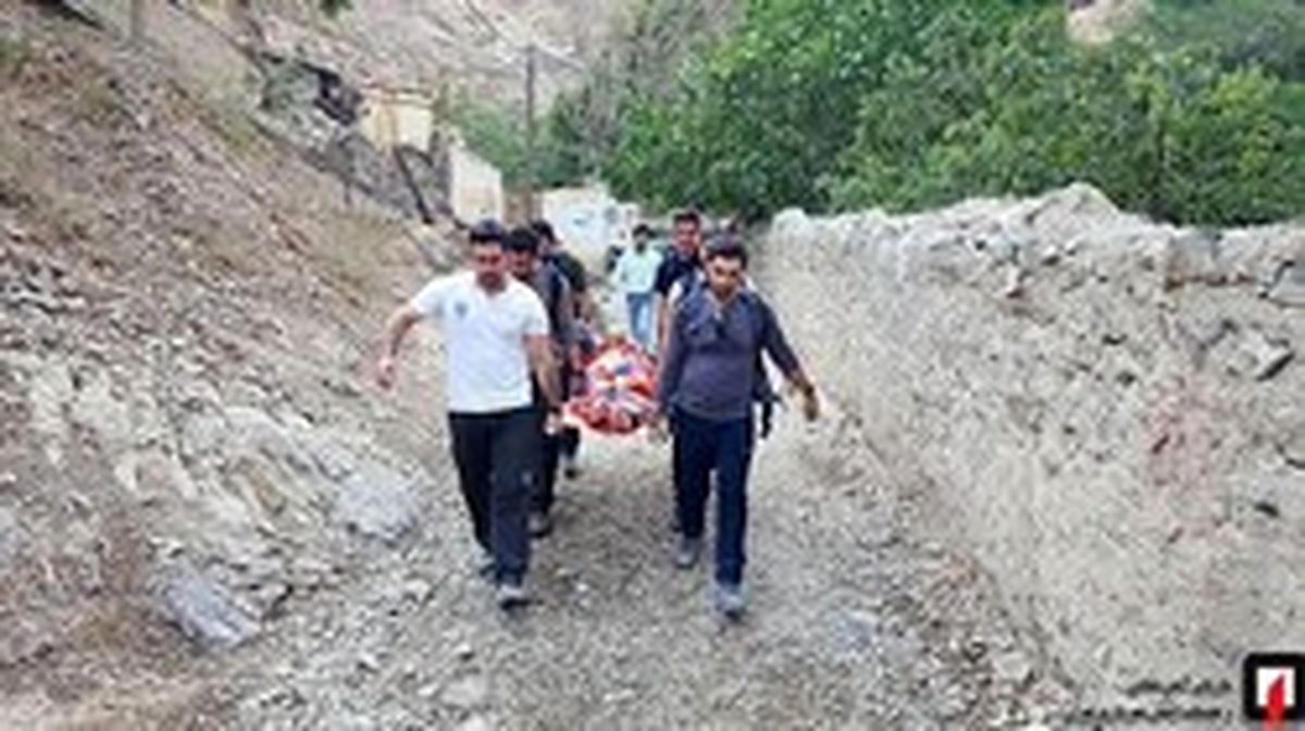 نجات زن جوان در ارتفاعات درکه +تصاویر