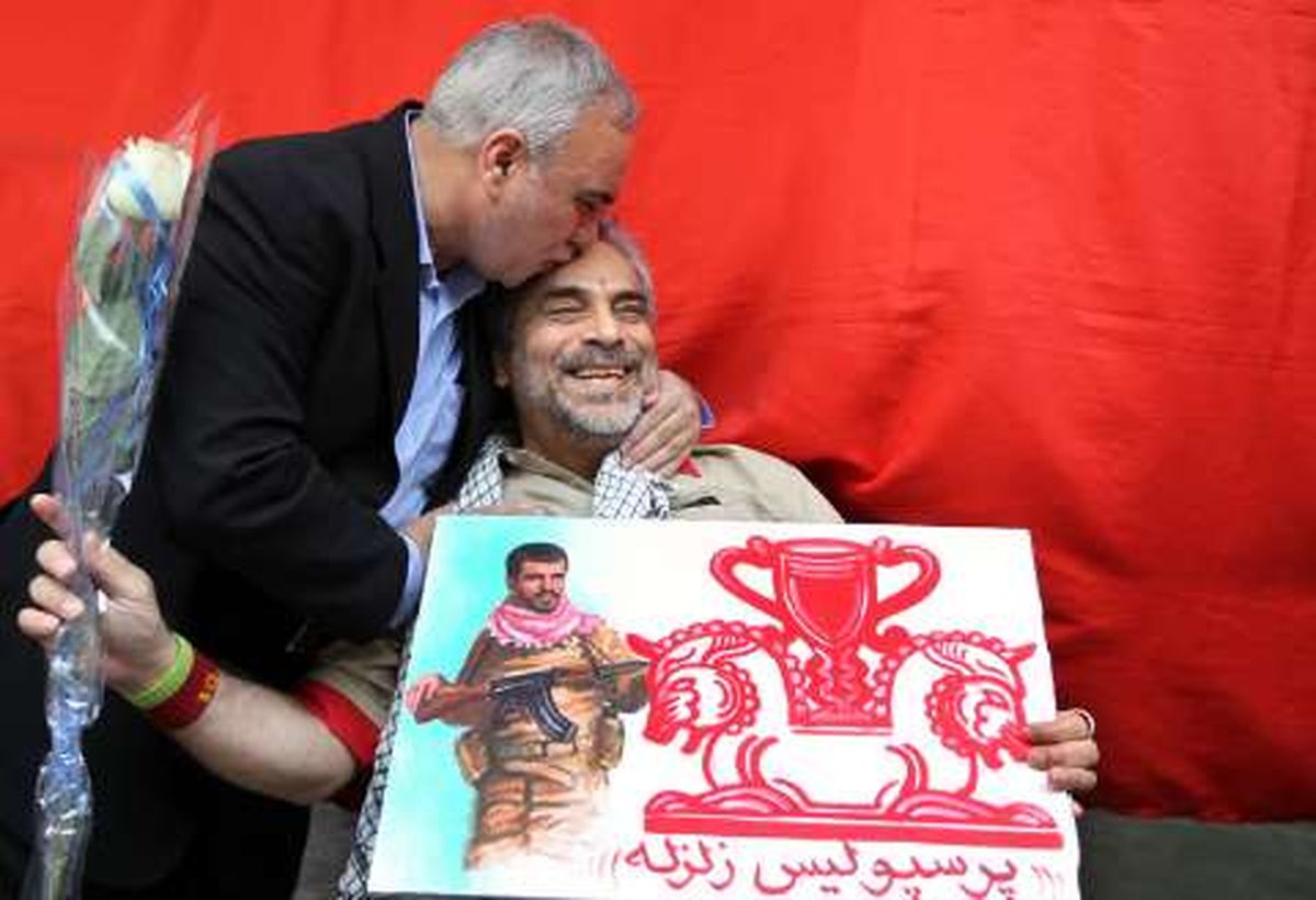 عکس/بوسه‌ بر پیشانی پهلوان‌پرسپولیسی