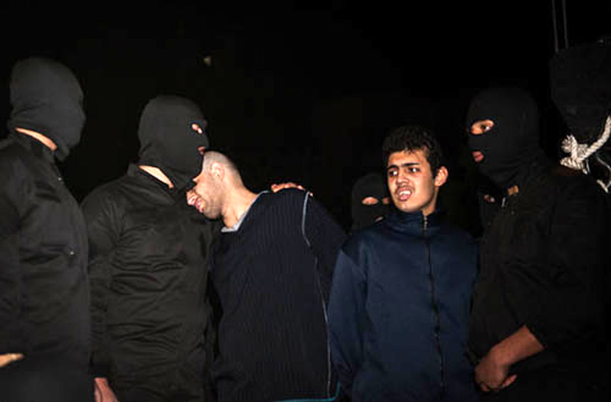 عکس/دلداری مامور اعدام به اعدامی