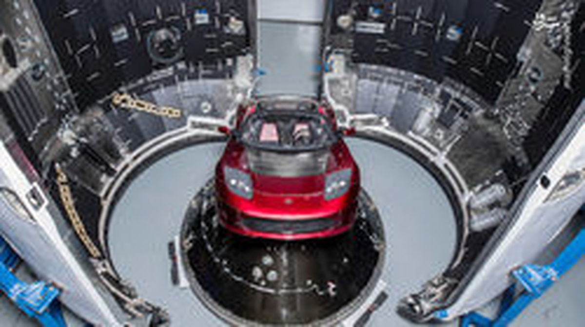 اولین خودرویی که به فضا می‌رود! +تصاویر