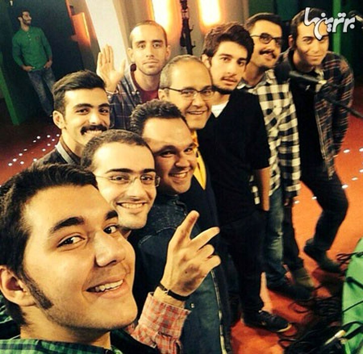 سلفی رامبد جوان با عوامل"ختدوانه"/عکس