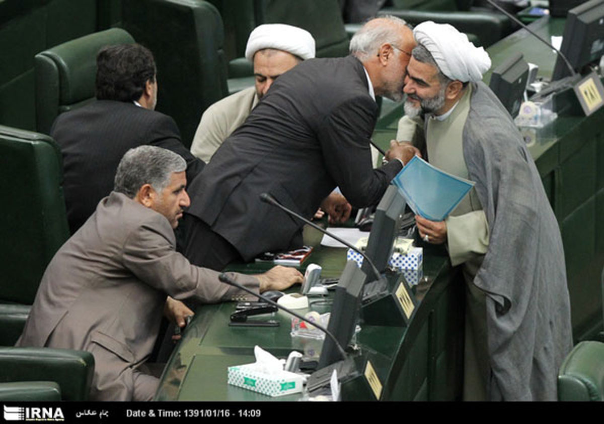 عکس/ درگوشی‌های نمایندگان مجلس