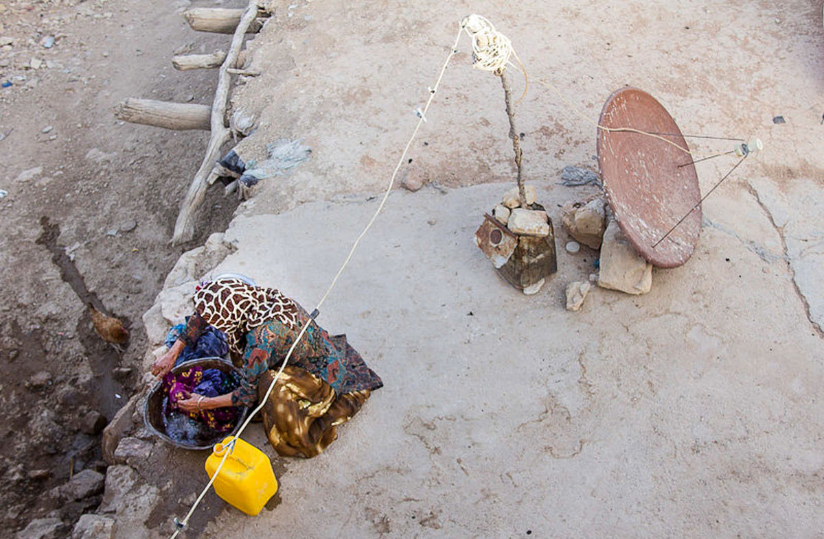 نفوذ ماهواره‌به‌پشت‌بام‌های کاهگلی/عکس