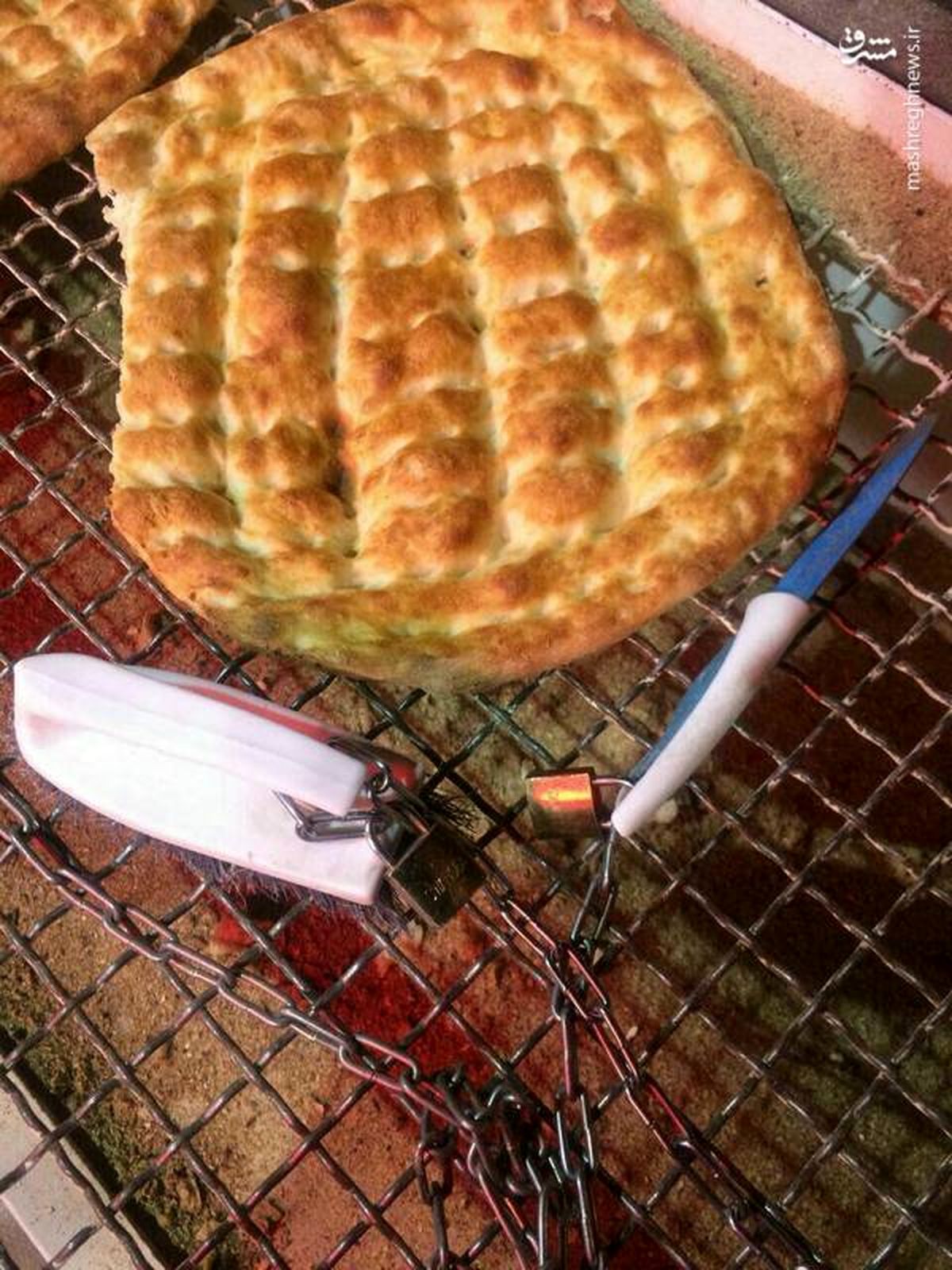 عکس: صحنه‌ای عجیب در یک نانوایی