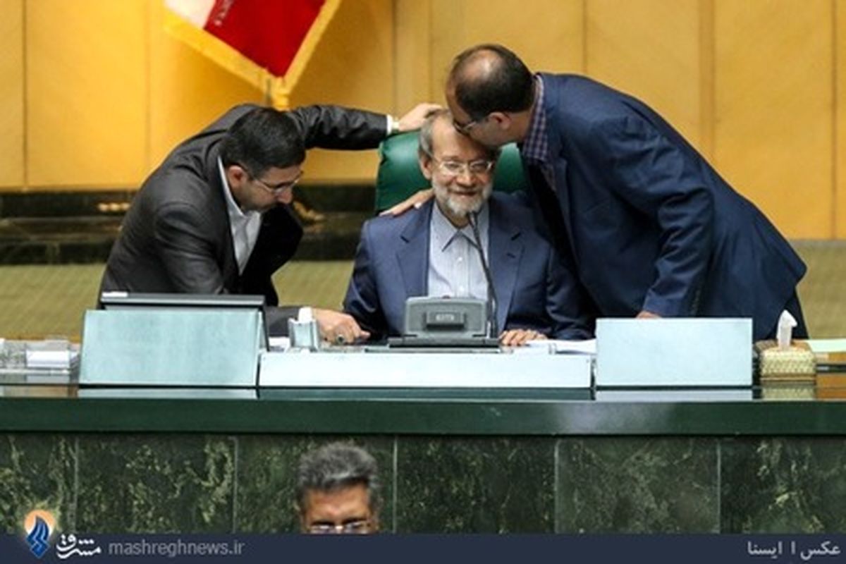 عکس/ بوسه بر پیشانی علی لاریجانی