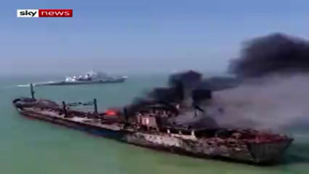 برخورد نفتکش با کشتی باری در آبهای ساحلی چین +فیلم