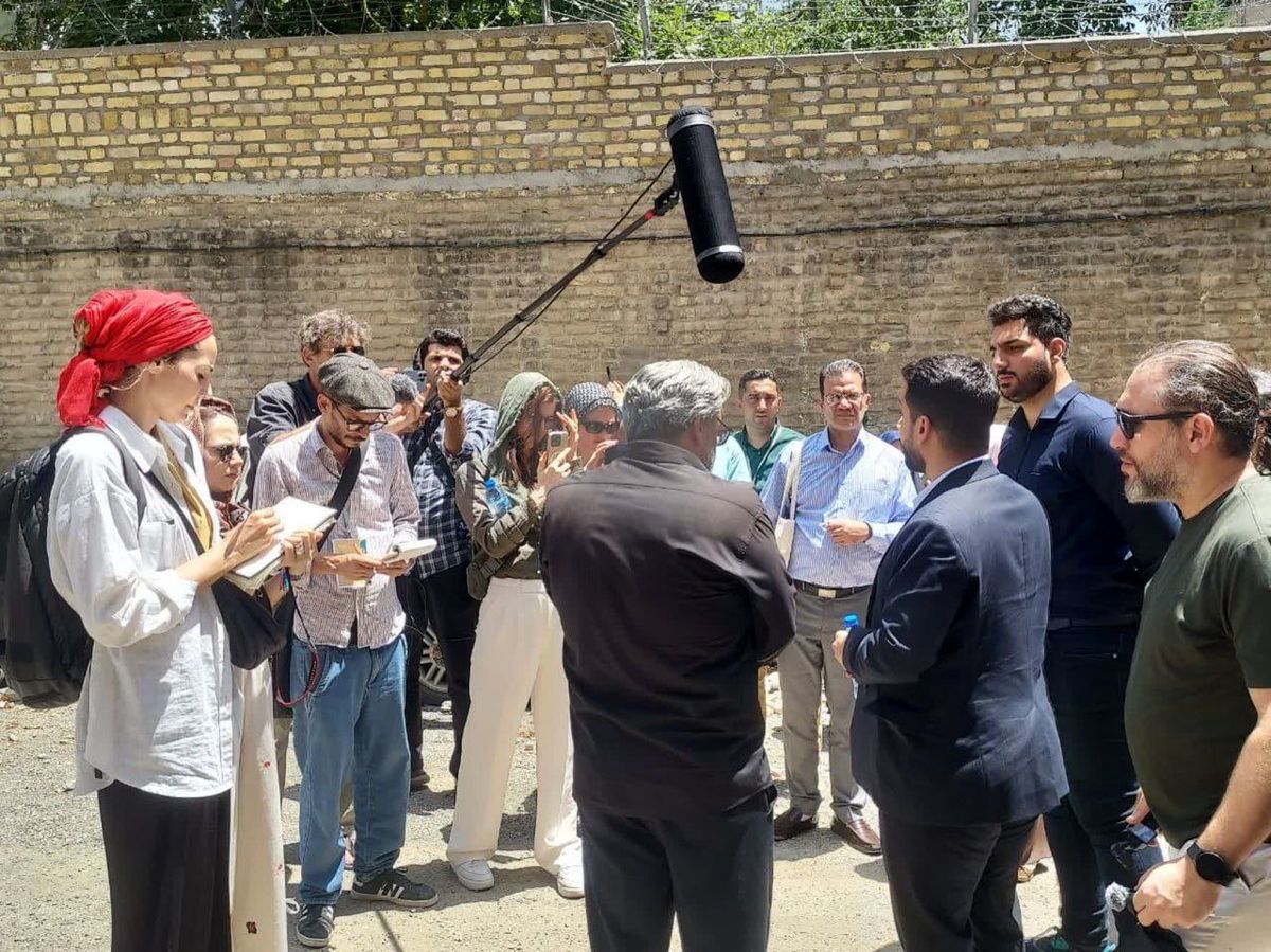 بازدید ۱۵ خبرنگار و روزنامهنگار خارجی از زندان اوین
