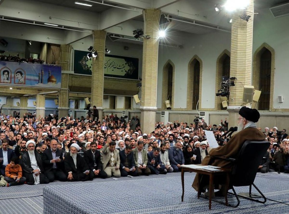 مردم قم به دیدار رهبر انقلاب می‌روند