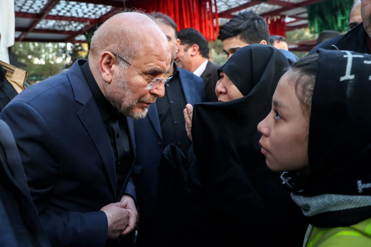  بر سر مزار آرمان | گفت‌وگوی قالیباف با زائران گلزار شهدای بهشت زهرای تهران
