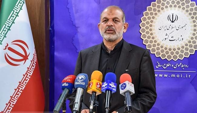 وزیر کشور: طلبه های جوان فاضلی داریم که باید راه آنان را به مدارس باز کنیم