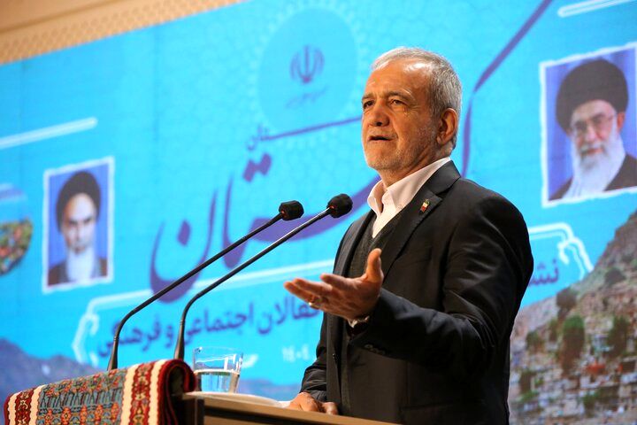 پزشکیان: برای انجام کارها منتظر تهران نمانید 