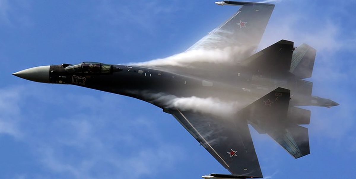 اسکورت بمب افکن بی-52 آمریکا از سوی جنگنده‌های روسیه