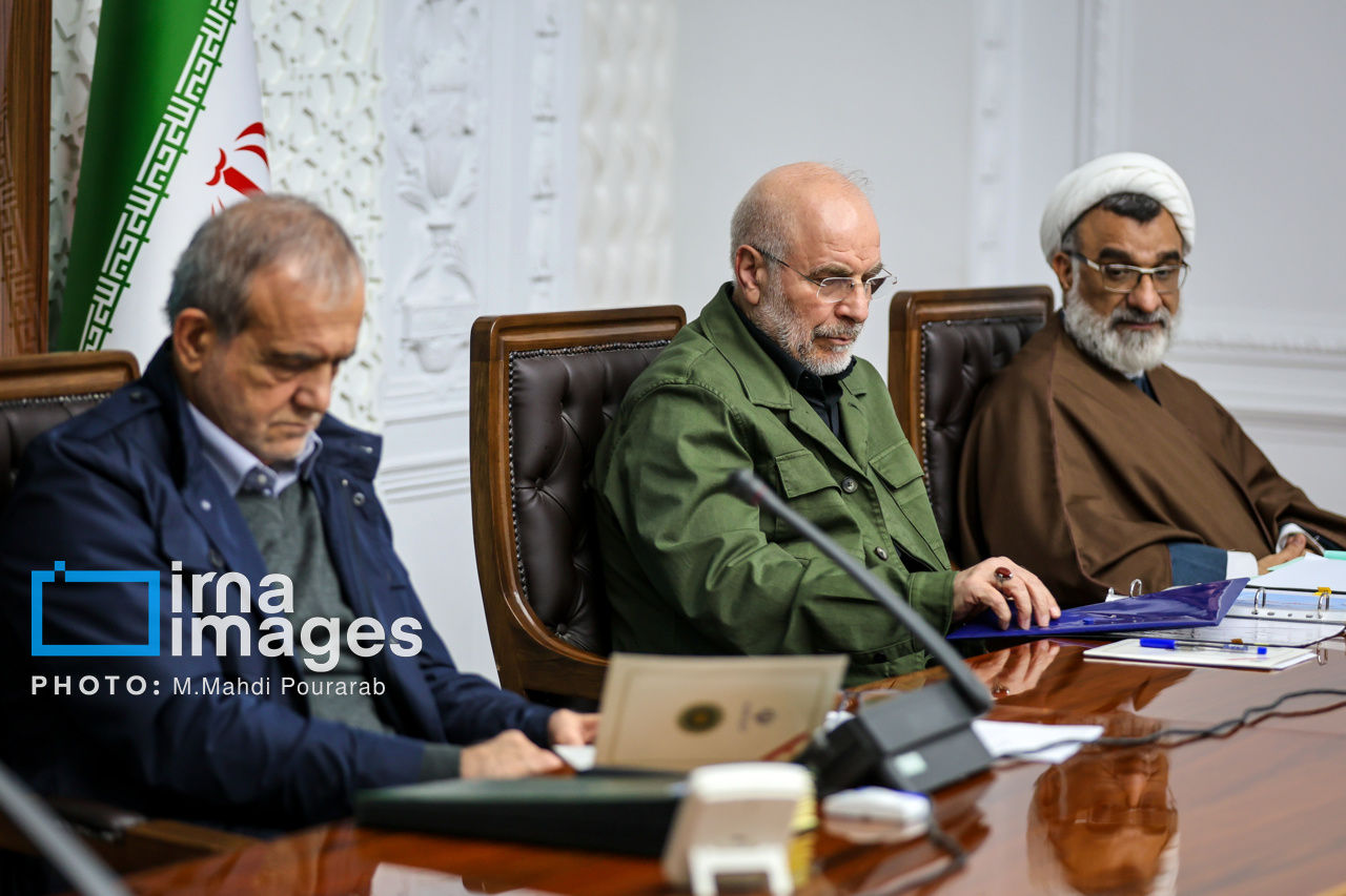 تصاویر: جلسه شورای عالی انقلاب فرهنگی