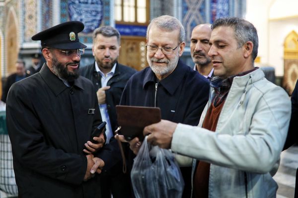 حضور علی لاریجانی در حرم مطهر امام رضا(ع) 