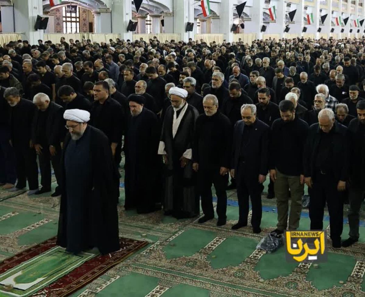 حضور پزشکیان در نماز ظهر عاشورا تبریز