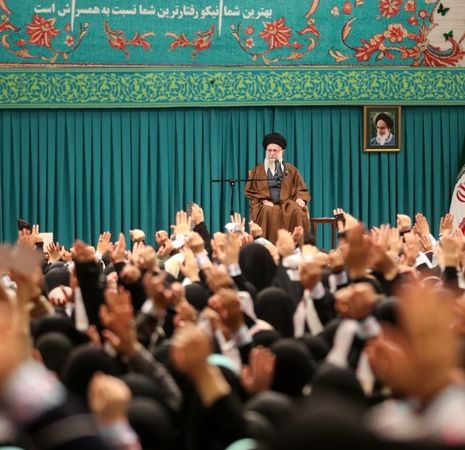 زن مدیر خانه است نه کارگزار