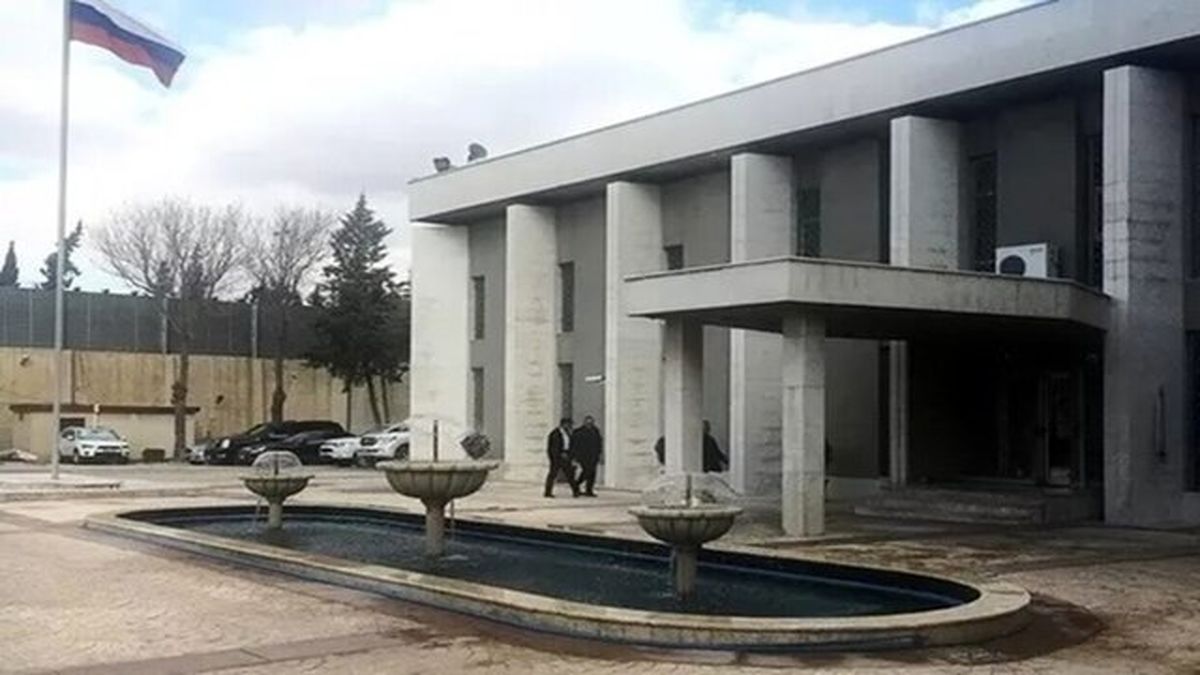 کارکنان سفارت روسیه در دمشق باقیماندهاند