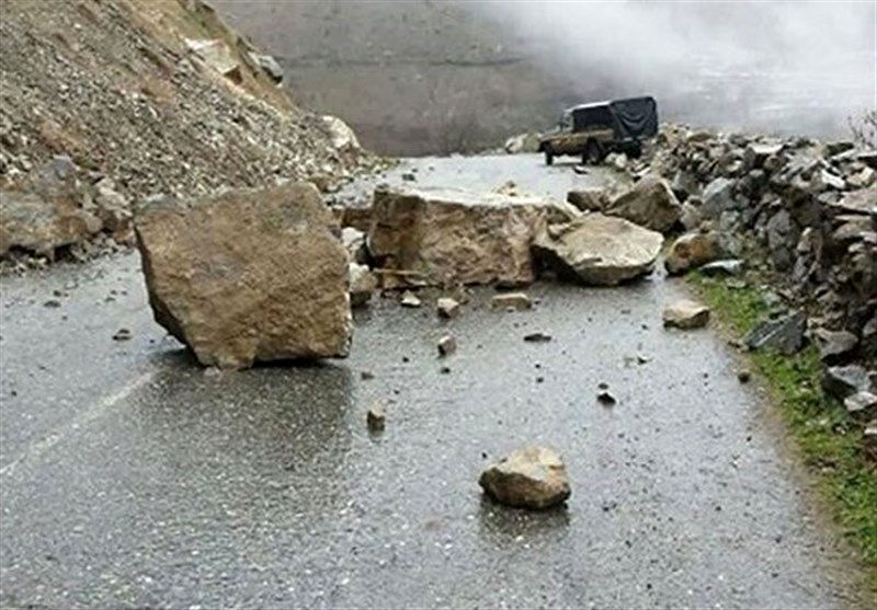 احتمال سقوط بهمن و ریزش سنگ در جاده‌های شمال