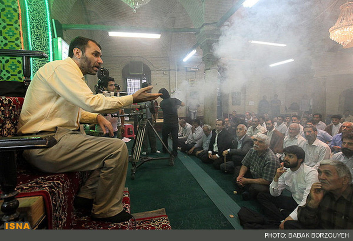عکس/ده نمکی روی منبر