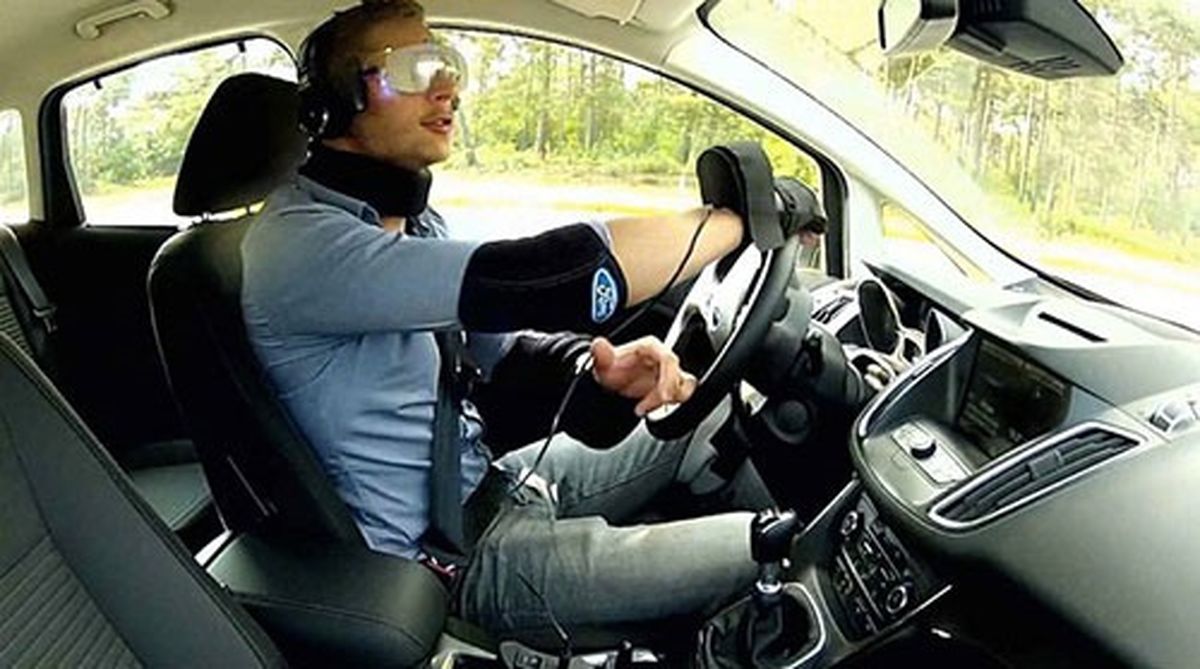 لباس شبیه‌ساز تاثیر مواد مخدر در هنگام رانندگی+عکس