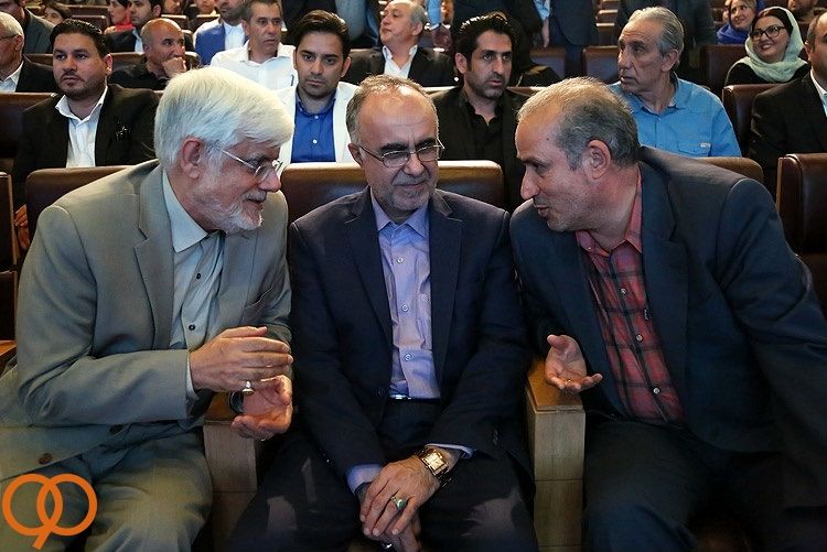 عکس: خوش و بش رئیس فدراسیون فوتبال با عارف