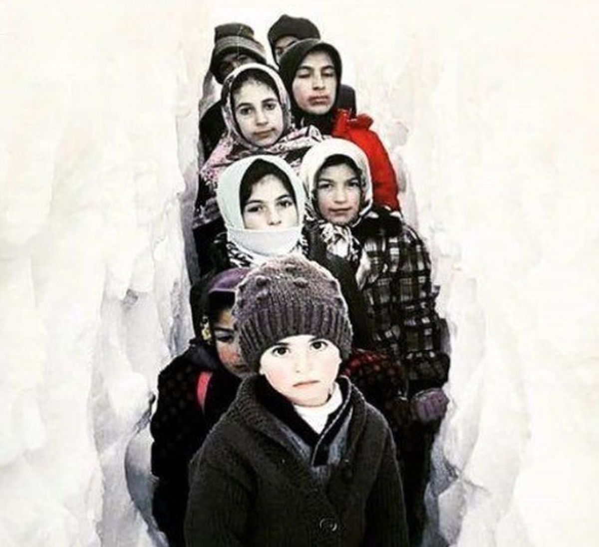 عکس عجیب یک معلم از راه مدرسه دانشآموزان «چالکندی»
