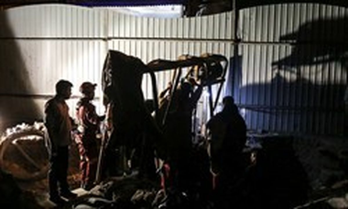 زیر آوار ماندن ۱۰ نفر در ریزش دیوار آشپزخانه یک مسجد