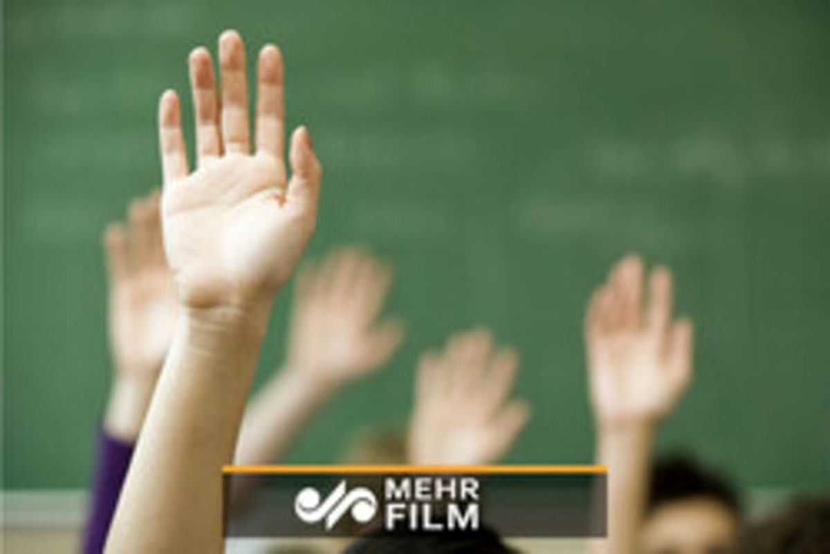 واکنش والدین به پخش آهنگ مبتذل در مدارس! +فیلم