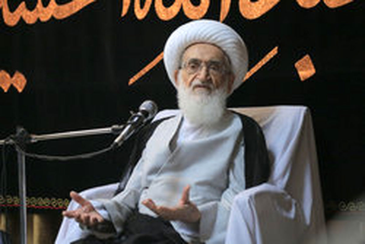 آیت الله نوری همدانی: پاسخگویی به شبهات دشمنان ضروری است