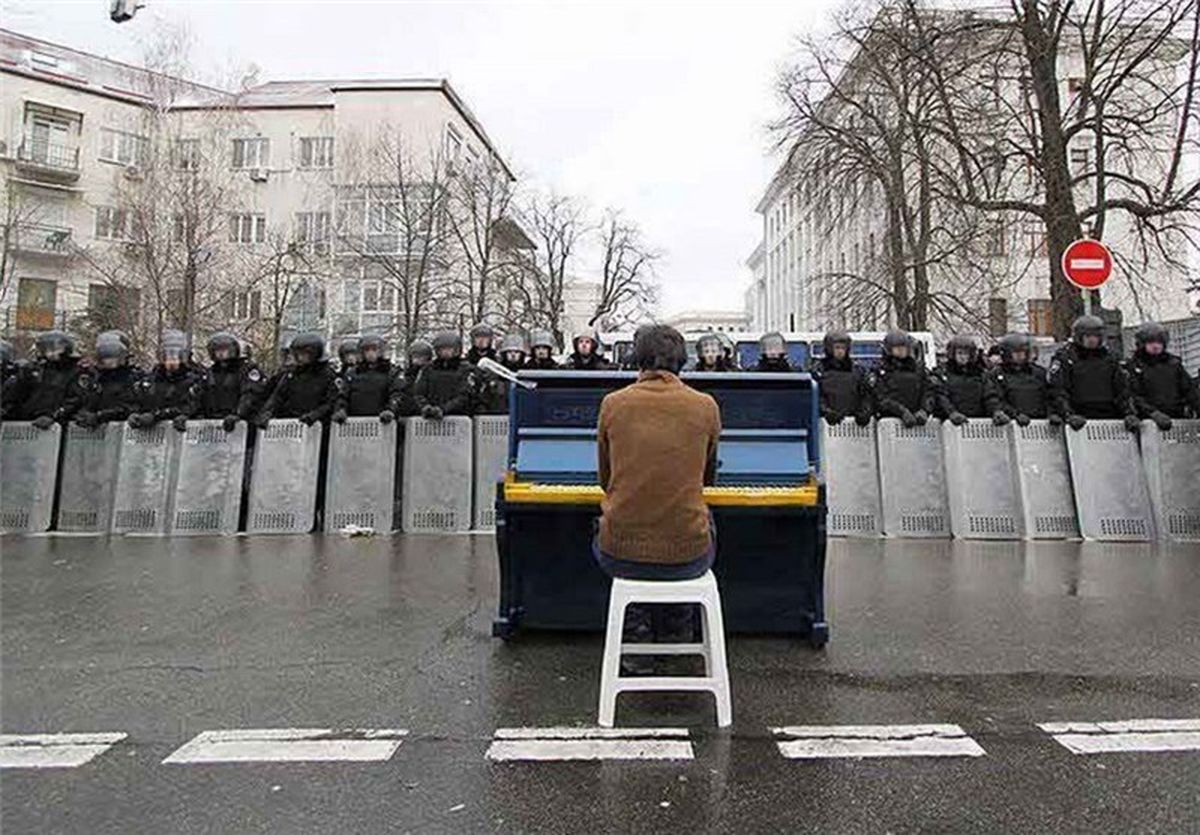 صلح در برابر خشونت/عکس