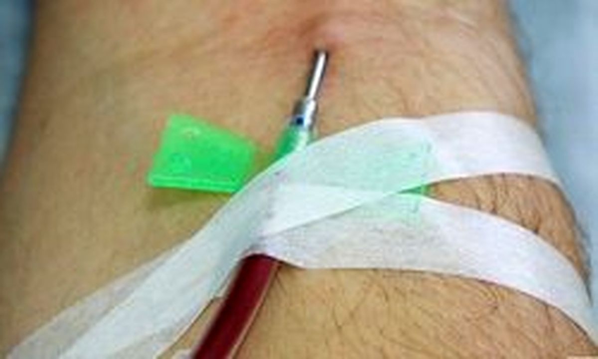 خون گیری مشکوک از دانش آموزان دختر یک مدرسه +عکس