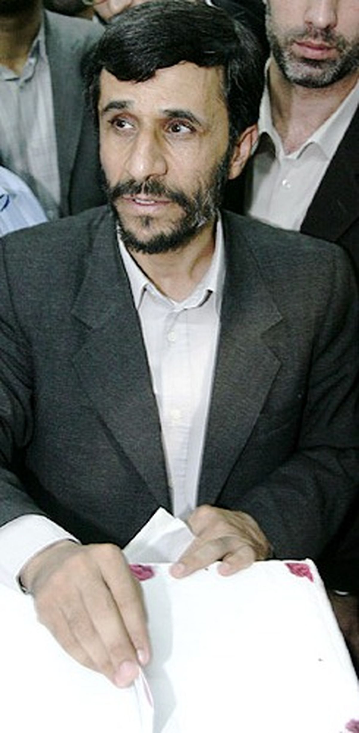 ۴۸ ساعت صبر کنید، می‌خواهیم بساط فقر و فساد را جمع کنیم/ اداره كشور محدود به عده‌ای خاص نباشد